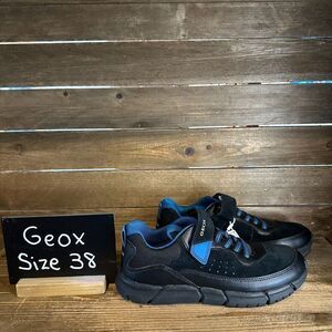 New NWOB Big Kids Geox Flexy Black‎ Suede Low Top Sneakers Shoes Size 5.5 Y